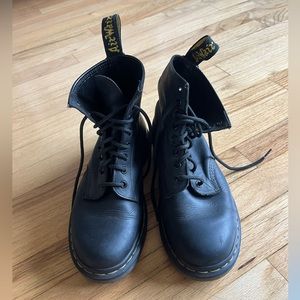 Doc Marten womens 1460 lace up boots